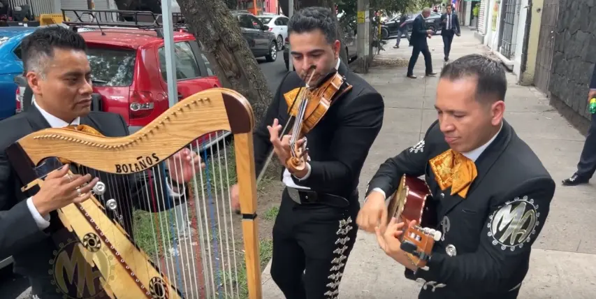 Contratar Mariachis con Arpa